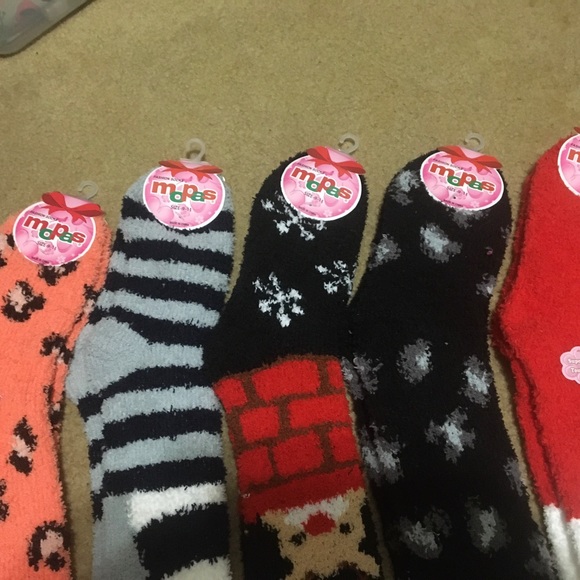 Item# 313. Bundle of fuzzy socks - Picture 3 of 3